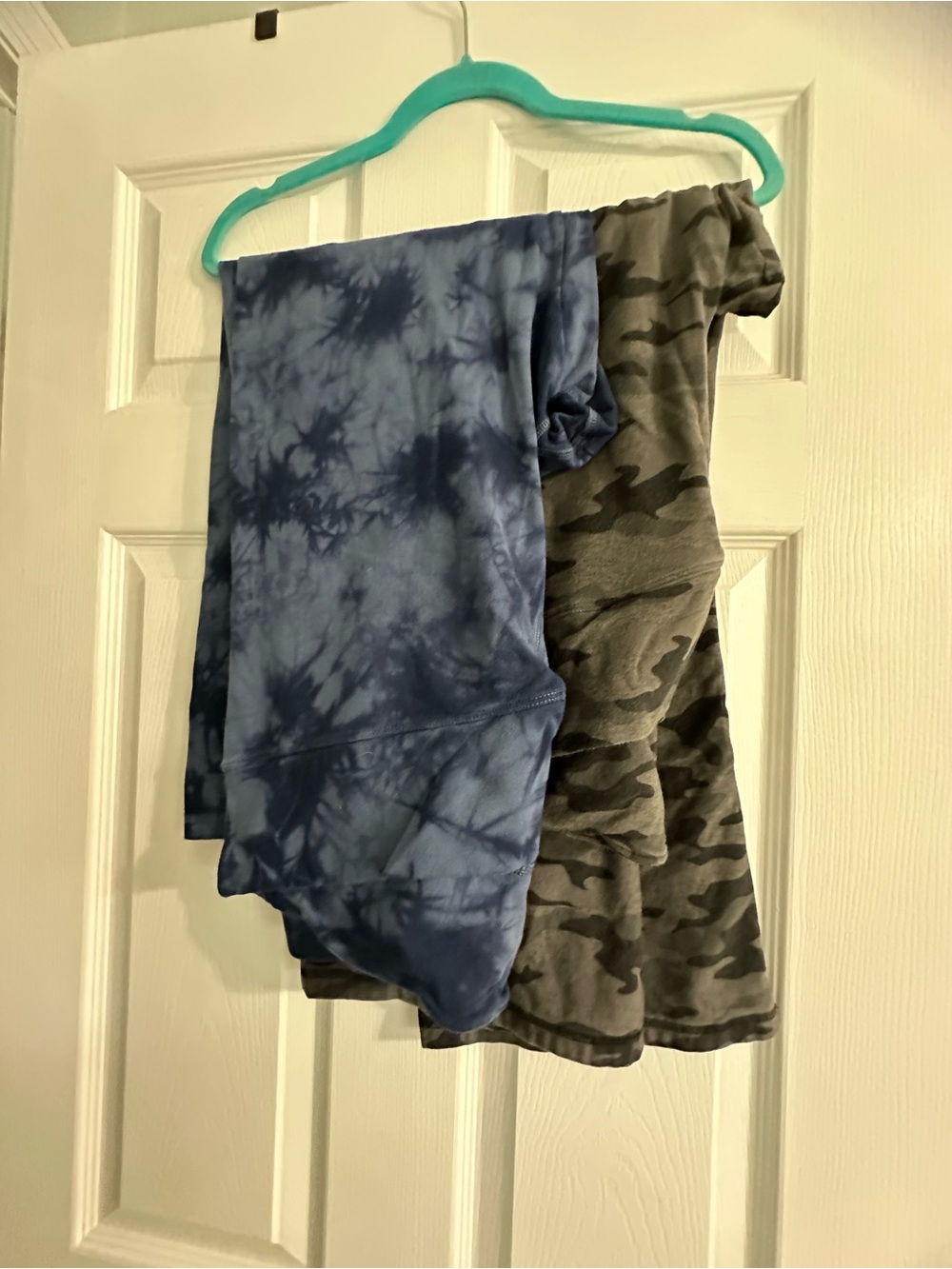 PINK Victoria's Secret Blue Tie-Dye & Gray Camo Flare Leggings XXL